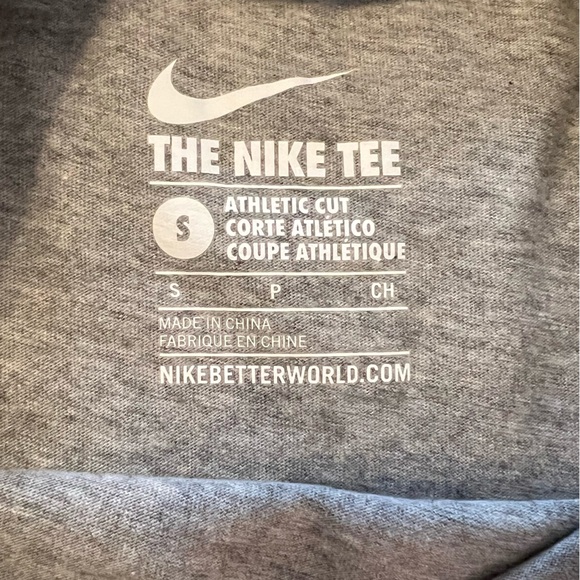 NWOT Nike Running Breathable ‘Live Fast and Kick...’ Graphic Top, Size Small - Picture 7 of 7